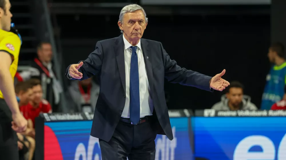 V času hitrih sprememb ostaja simbol stare &scaron;ole