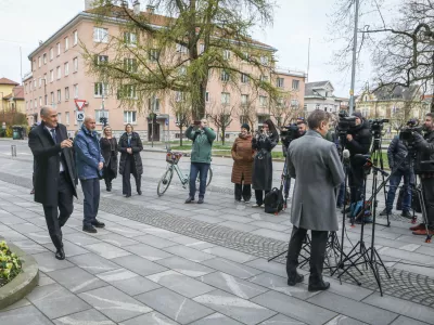 predsednik SDS Janez Jan&scaron;a in Predsednik vlade Robert Golob30.3.2026 - Predsednica republike Nata&scaron;a Pirc Musar bo v uradu predsednice (Erjavčeva 17) na neformalne pogovore sprejela predsednico in predsednike strankFoto: Luka Cjuha
