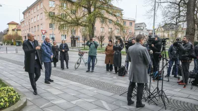 predsednik SDS Janez Jan&scaron;a in Predsednik vlade Robert Golob30.3.2026 - Predsednica republike Nata&scaron;a Pirc Musar bo v uradu predsednice (Erjavčeva 17) na neformalne pogovore sprejela predsednico in predsednike strankFoto: Luka Cjuha