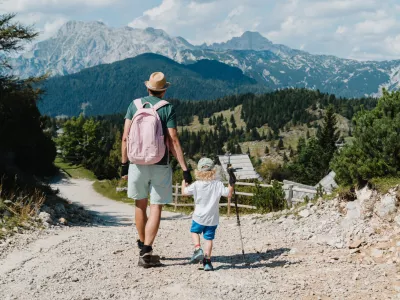 Danes je čudovit dan za izlet in sprehod.