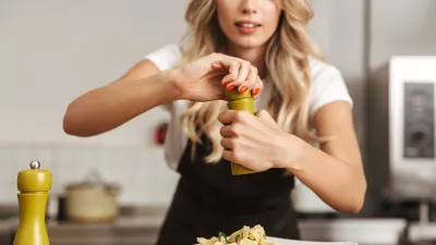 Ni vseeno, kaj damo v na&scaron;o jed. / Foto: Istock