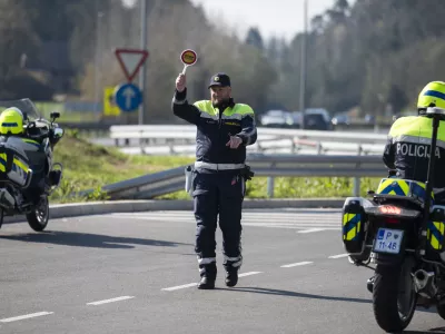 prometni nadzorpolicija - simbolična fotografijaprometna policijavarnost v prometupolicija na motorjihmotoristična policijaprehitri voznikiavtocestna policija08.04.2025 Policijski nadzor, počivali&scaron;če PovodjeFOTO: Nik Erik Neubauer