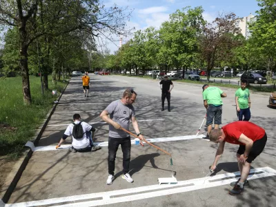18.4..2026 - akcija v &scaron;tepanjcu - &scaron;tepanjsko naselje - parkirna problematika - parking - parkirna mesta - barvanje parkirnih mest - samoinicijativaFoto: Luka Cjuha
