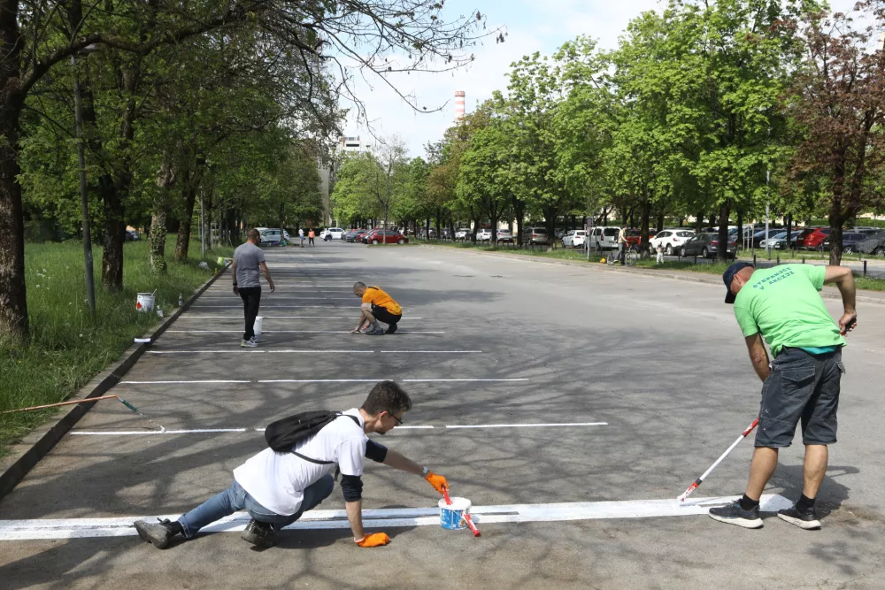 18.4..2026 - akcija v &scaron;tepanjcu - &scaron;tepanjsko naselje - parkirna problematika - parking - parkirna mesta - barvanje parkirnih mest - samoinicijativaFoto: Luka Cjuha