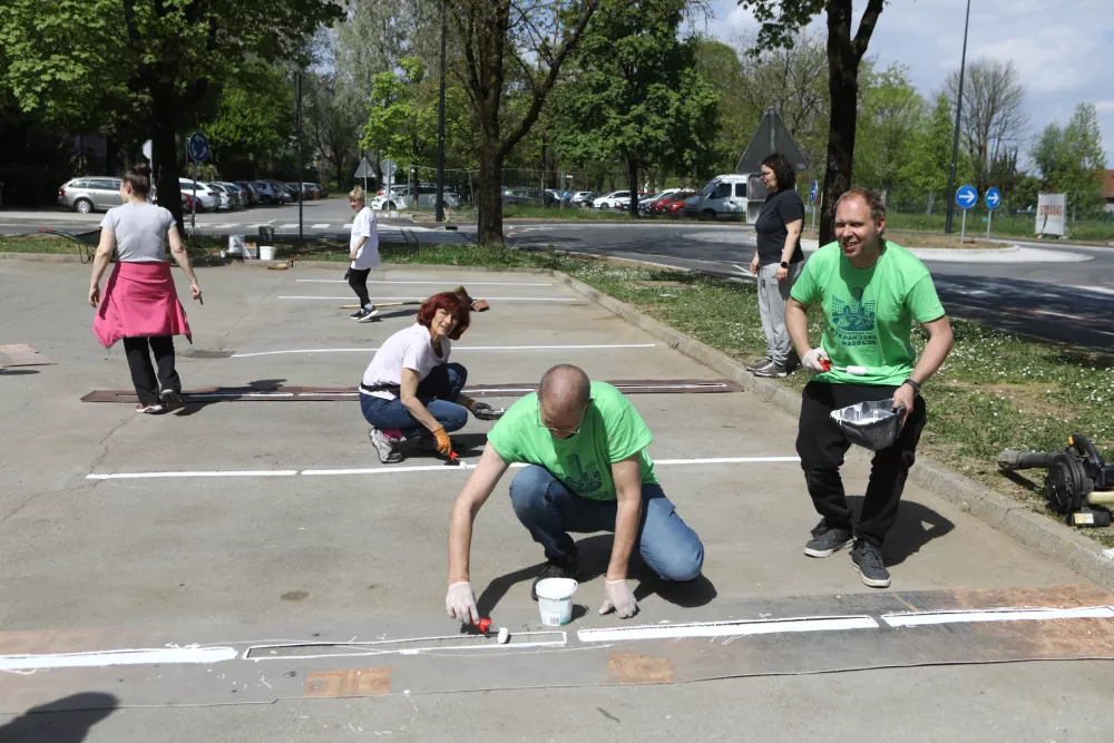 18.4..2026 - akcija v &scaron;tepanjcu - &scaron;tepanjsko naselje - parkirna problematika - parking - parkirna mesta - barvanje parkirnih mest - samoinicijativaFoto: Luka Cjuha