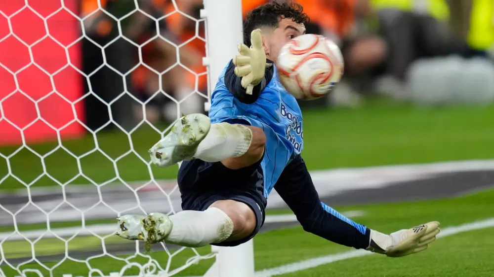Real Sociedad's goalkeeper Unai Marrero makes a save during during the penalty shoot out at the Copa del Rey final soccer match between Atletico Madrid and Real Sociedad in Seville, Spain, Saturday, April. 18, 2026. (AP Photo/Jose Breton)
