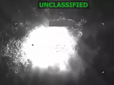 Čoln z domnevnimi tihotapci droge.