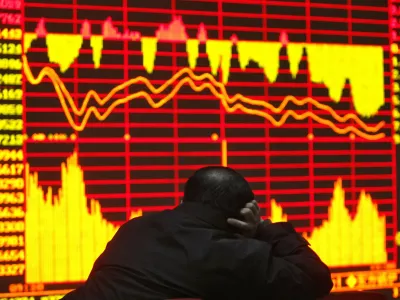 A man looks at an electronic board at a securities exchange in Wuhan, Hubei province January 22, 2008. China's main stock index plunged 7.22 percent on Tuesday, its third biggest daily fall this decade, in a panic triggered by sliding overseas markets and the prospect of big supplies of new shares from domestic offers. REUTERS/Stringer (CHINA) CHINA OUT