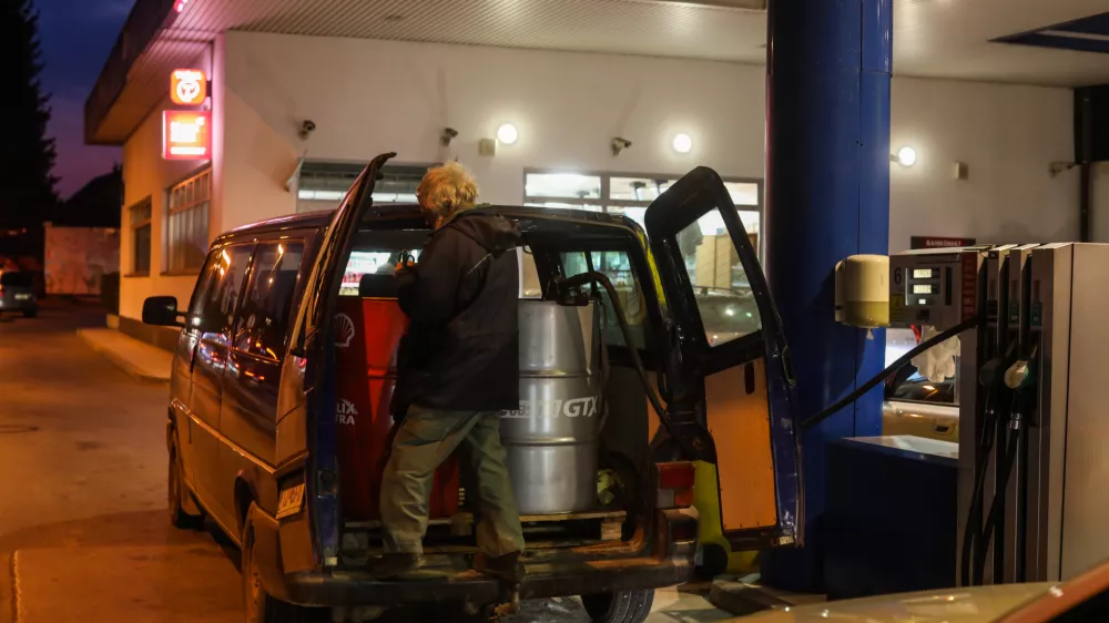 Kraje goriva v Sloveniji: potujoče skupine in priložnostni storilci