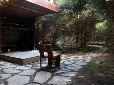 Klavrna podoba mestnega parka: Namesto zelene oaze kupi smeti