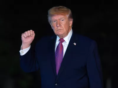 President Donald Trump waves to reporters as he walks on the South Lawn upon his arrival to the White House, Friday, April 17, 2026, in Washington. (AP Photo/Jose Luis Magana)