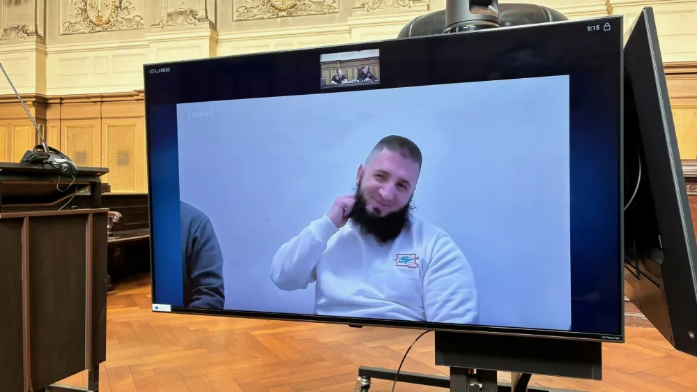 Mehmed Mahmutović se je oglasil prek videokonferenčne povezave iz zapora v Celju. 