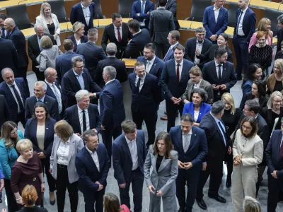 - 10.04.2026 - ustanovna seja novega sklica DZ, ki jo je sklicala predsednica republike Nata&scaron;a Pirc Musar; seja se je začela z imenovanjem predsednika in podpredsednika mandatno-volilne komisije, sledila je prekinitev, pol ure po prekinitvi pa se je začela seja mandatno-volilne komisije DZ za pripravo druge točke dnevnega reda; v nadaljevanju seje DZ so potrjevali mandate poslancem in volili predsednika DZ//FOTO: Jaka Gasar