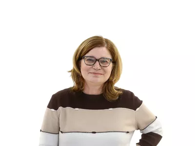 Meta ČernogaZA ONLINE - Redakcija Dnevnik 2024 - portreti za komentarje in kolumne - kolumnisti - komentatorji &ndash; novinarji - portret //FOTO: Luka Cjuha