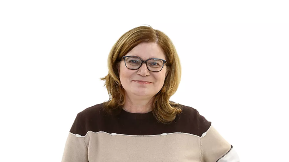 Meta ČernogaZA ONLINE - Redakcija Dnevnik 2024 - portreti za komentarje in kolumne - kolumnisti - komentatorji &ndash; novinarji - portret //FOTO: Luka Cjuha