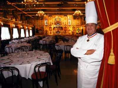 Paul BOCUSE, French chef based in Lyon, grand chef cuisinier fran&Atilde;&sect;ais, nouvelle cuisine, trois etoiles au Guide Michelin depuis 1965, Collonges-au-Mont-d'Or, L'Auberge du Pont de Collonges; year of production: 2002; //SIPA_15590001/Credit:Michael Wolf/enapress.com/SIPA/1801211605,Image: 360859857, License: Rights-managed, Restrictions:, Model Release: no / Foto: Profimedia