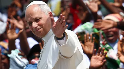 Pope Leo XIV waves as he arrives to hold a Holy Mass in Saurimo, Angola, April 20, 2026. REUTERS/Guglielmo Mangiapane    TPX IMAGES OF THE DAY