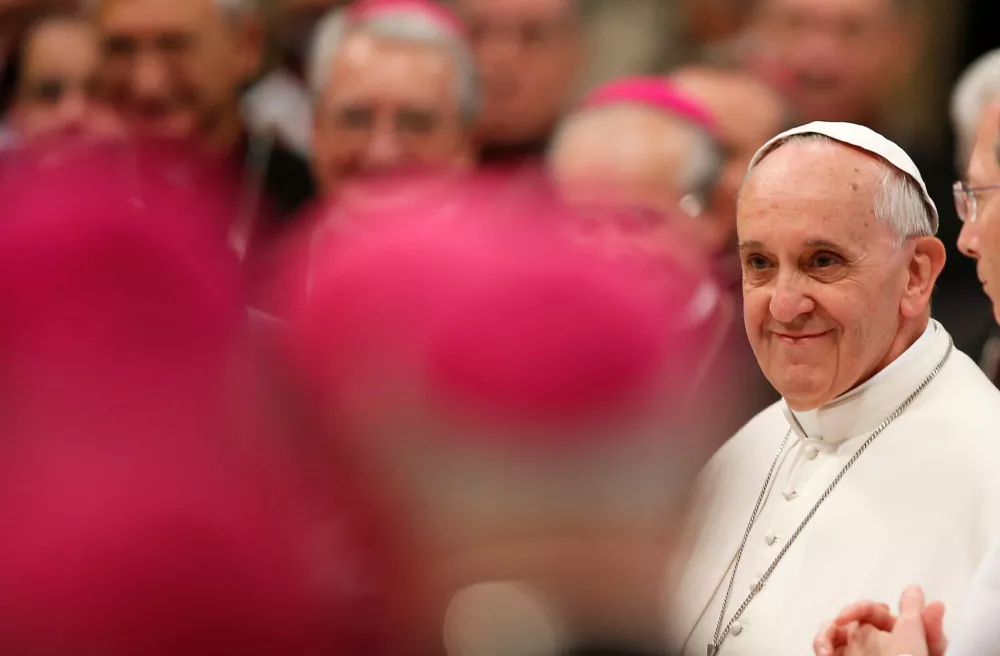 FILE PHOTO: Pope Francis arrives to lead a solemn profession of faith of the Italian bishops in St. Peter's Basilica at the Vatican May 23, 2013. REUTERS/Tony Gentile/File Photo
