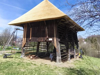 Obnovili kozolec, kjer je nastal Martin Krpan