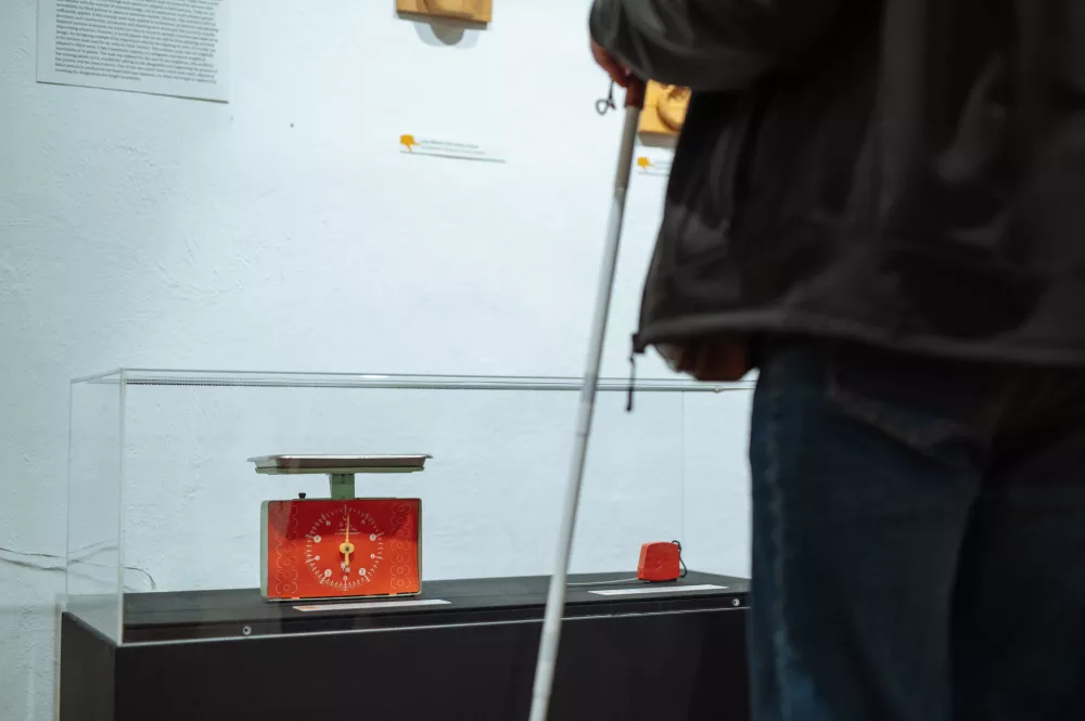 Razstava, ki bri&scaron;e meje med vidnim in nevidnim