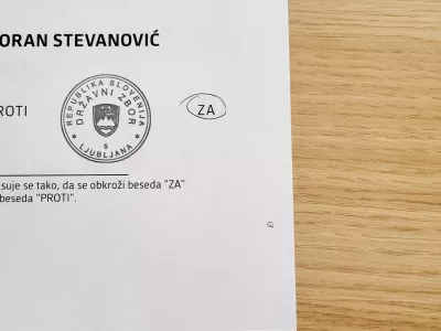Ljubljana, DZ.Oznacena glasovnica s tajnega glasovanja o imenovanju Zorana Stevanovica za predsednika DZ.Foto: STA