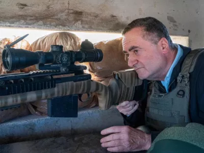 FILED - 02 February 2025, Lebanon, NA: Israeli Defense Minister Israel Katz (L) is pictured during a visit to the troops in southern Lebanon. Photo: Ariel Hermoni/Israeli Ministry of Defense/dpa - ATTENTION: editorial use only and only if the credit mentioned above is referenced in full