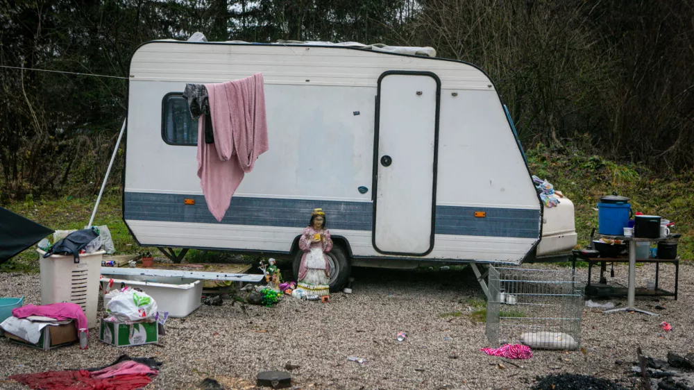 Romi so v Sloveniji sistemsko diskriminirani