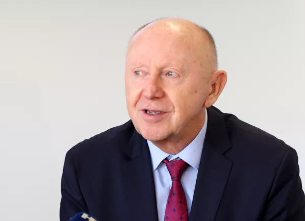 30.09.2025., Sibenik --Ministar Butkovic obisao je brodogradiliste Iskra, gdje je zajedno s predsjednikom Uprave brodogradilista, Rokom Vuleticem, potpisati Ugovor o koncesiji pomorskog dobra u svrhu gospodarskog koristenja luke posebne namjene ? Brodogradilista Sibenik. Ovim ugovorom produzuje se rok trajanja koncesije do 25. listopada 2054. godine, cime se osigurava dugorocna stabilnost i nastavak ulaganja u razvoj brodogradilista i lucke infrastrukture u Sibeniku. Photo: Dusko Jaramaz/PIXSELL