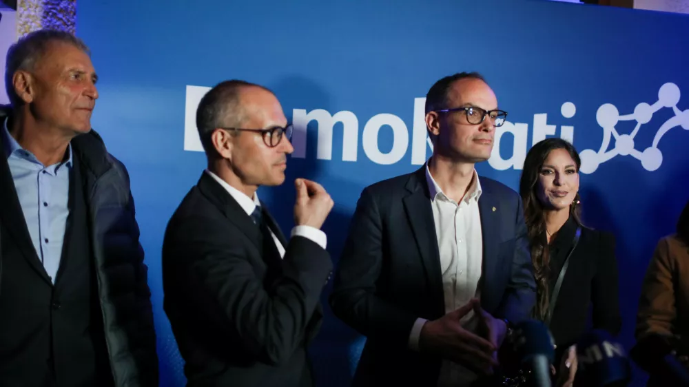 - Senko Pličanić,- Tadej Ostrc, predsednik Sveta stranke,- Anže Logar, predsednik stranke,- Eva Irgl, podpredsednica stranke,- 22.03.2026. Volitve v Državni zbor 2026. Volilni &scaron;tab stranke Demokrati Anžeta Logarja.//FOTO: Bojan Velikonja