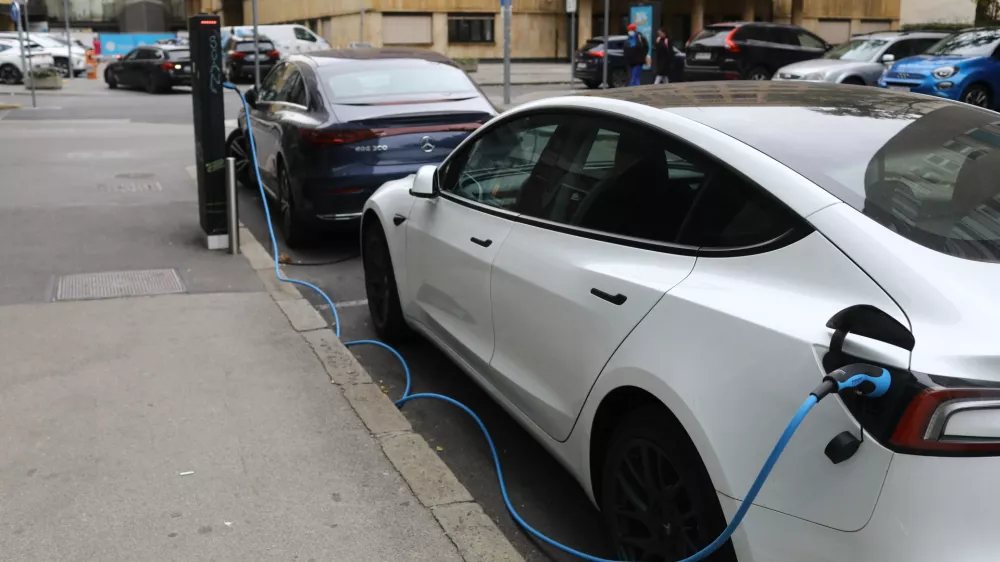 Več električnih vozil, izpusti skoraj nespremenjeni