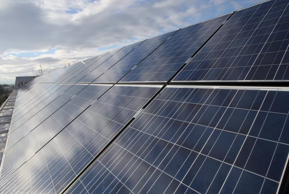 Več električnih vozil, izpusti skoraj nespremenjeni