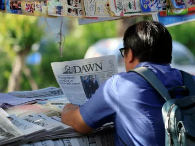 A person reads a newspaper, after U.S. President Donald Trump said he would indefinitely extend the ceasefire with Iran, as Pakistan prepares to host the U.S. and Iran for the second phase of peace talks in Islamabad,Pakistan April 22, 2026. REUTERS/Akhtar Soomro