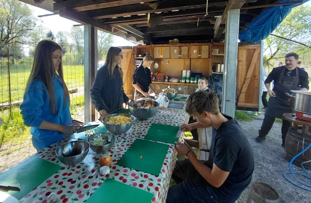 V kuhinji je zadi&scaron;alo po zelenjavni juhi. Foto: Vesna Levičnik