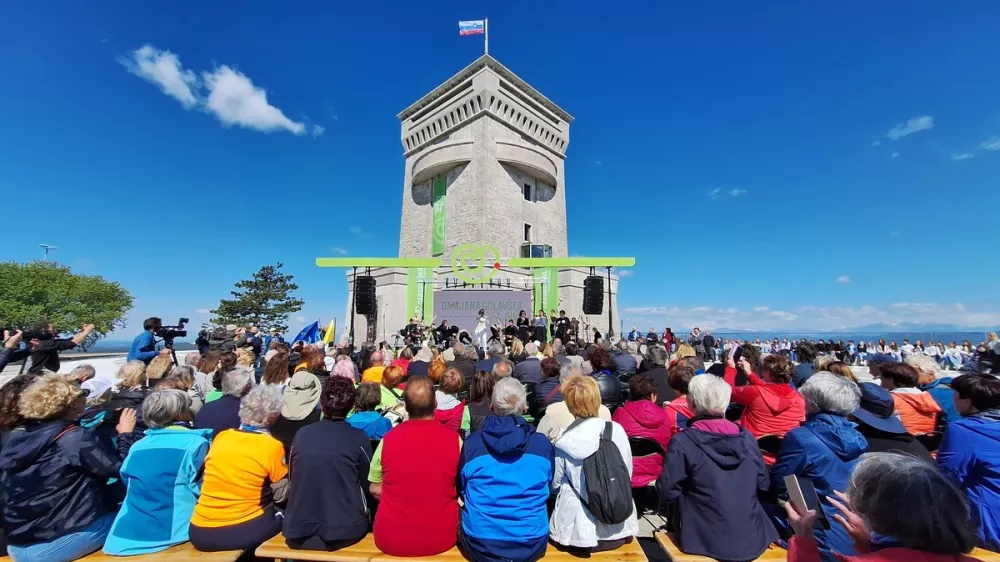 Zavod za gozdove Slovenije (ZGS) je leto&scaron;nji Dan odprtih vrat na gozdnih učnih poteh ob dnevu Zemlje nadgradil s soorganizacijo odprtja nove tematske poti Carsus trail &ndash; Zeleno srce Krasa. F ZGS