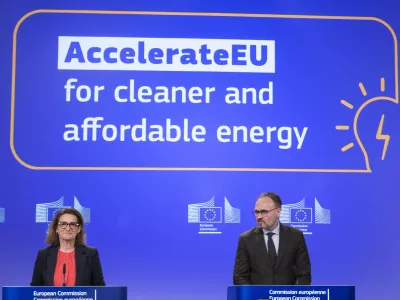 Belgija, Bruselj.Evropska komisarka za cisti, pravicen in konkurencen prehod Teresa Ribera Rodriguez in evropski komisar za energetiko in stanovanjsko politiko Dan Jorgensen na novinarski konferenci po kolegiju Evropske komisije.Komisija bo v odziv na energetsko krizo, povezano z vojno na Bliznjem vzhodu, vzpostavila mehanizem za spremljanje zalog goriv, pri cemer se bodo sprva osredotocili na letalsko gorivo.