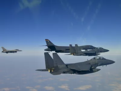 Južnokorejski F-15K in ameri&scaron;ki F-16. Foto: Profimedia