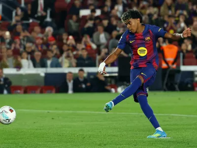Soccer Football - LaLiga - FC Barcelona v Celta Vigo - Spotify Camp Nou, Barcelona, Spain - April 22, 2026 FC Barcelona's Lamine Yamal scores their first goal from the penalty spot REUTERS/Albert Gea