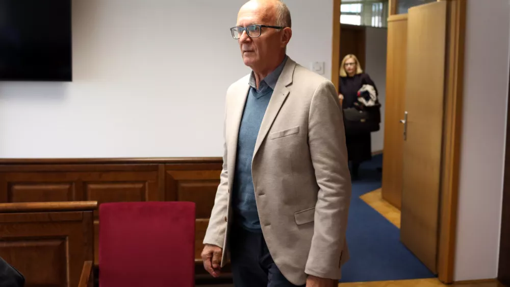 -Nekdanji ravnatelj Gimnazije in srednje &scaron;ole Kočevje Gregor Pečan, - 06.10.2025.- Sojenje v zadevi Gregor Pečan proti Gimnaziji in Srednji &scaron;oli Kočevje.//FOTO: Bojan Velikonja