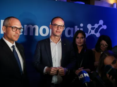 - Tadej Ostrc, predsednik Sveta stranke,- Anže Logar, predsednik stranke,- Eva Irgl, podpredsednica stranke,- 22.03.2026. Volitve v Državni zbor 2026. Volilni &scaron;tab stranke Demokrati Anžeta Logarja.//FOTO: Bojan Velikonja