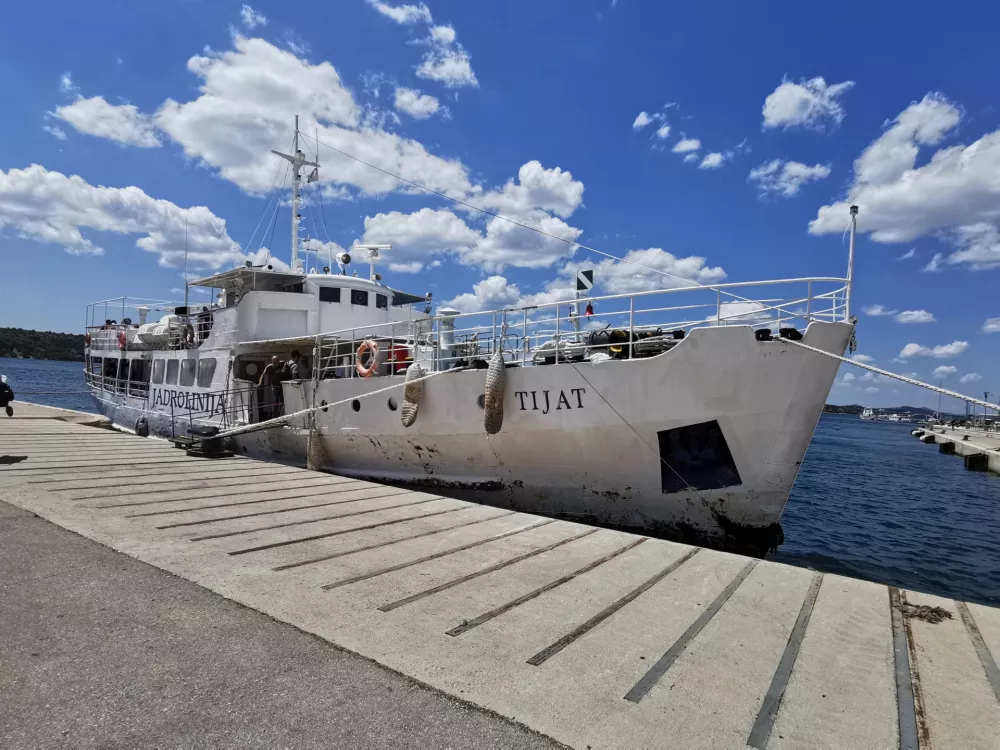 V Titovo ladjo Galeb vložili milijone, zdaj na trupu zeva luknja