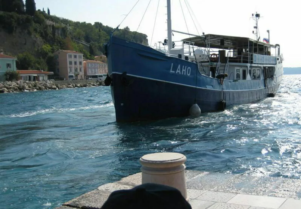 V Titovo ladjo Galeb vložili milijone, zdaj na trupu zeva luknja