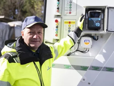 Komunala KranjSmetarjiMatjaž Berčon, direktor Komunala Kranj31.03.25 - Delovanje novega naprednega smetarskega vozila Komunale KranjFoto: Nik Erik Neubauer 