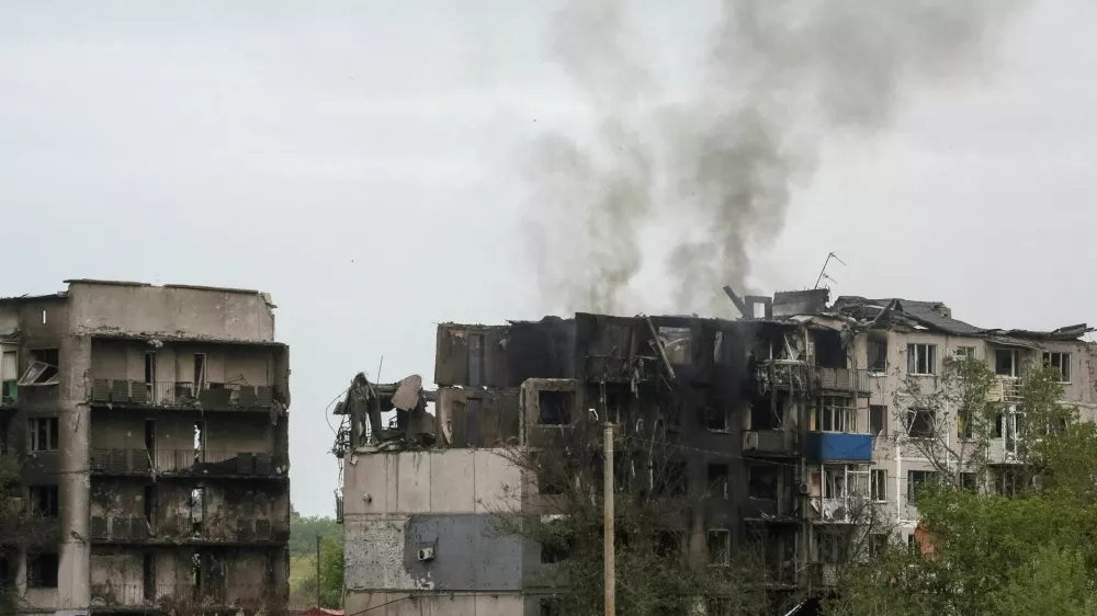A view shows apartment buildings damaged by Russian military strikes, amid Russia's attack on Ukraine, in the frontline town of Myrnohrad, Donetsk region, Ukraine May 29, 2025. REUTERS/Anatolii Stepanov