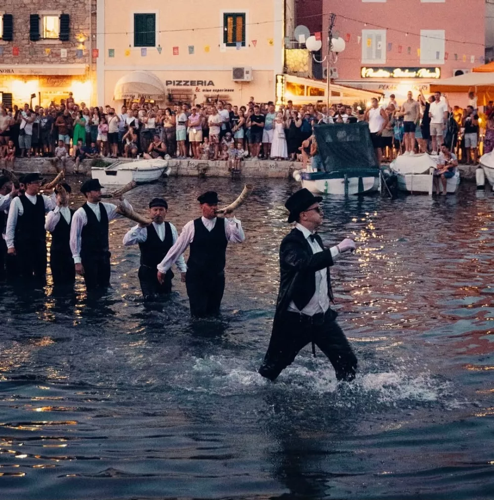 Ribi&scaron;ka tradicija, naravni parki in pristni dalmatinski utrip