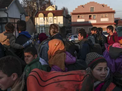 26.01.2016 -- železni&scaron;ka postaja &Scaron;id - Srbija - - mejni prehod &Scaron;id-Tovarnik na srbsko-hrva&scaron;ki meji -  - Begunci 2016 - migracije po zahodni balkanski poti - migracijska pot beguncev iz Sirije, Afganistana in Iraka čez Balkan proti zahodni Evropi - evropska begunska kriza - migranti -    ///FOTO: Luka Cjuha