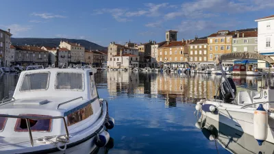 Grad Cres na otoku Cresu. Photo: Srecko Niketic/PIXSELL