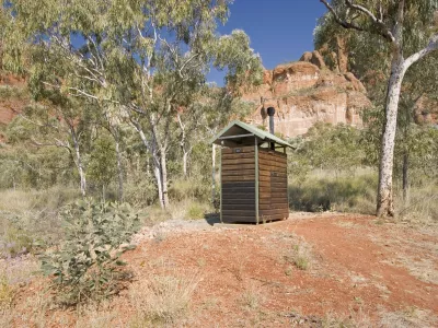 Poljsko strani&scaron;če, latrina, &scaron;trbunk, Avstralija. Foto: Profimedia