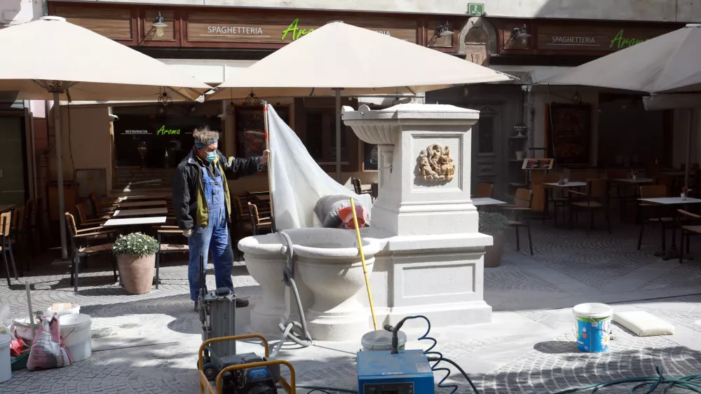 22.04.2026 - simbolična fotografijaRibji trg,sanacija vodnjakaFoto: Tomaž Skale