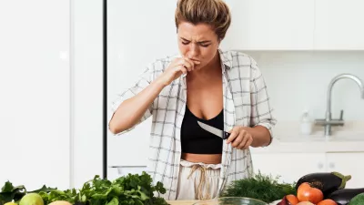 Običajno se ne urežemo zaradi noža, pač pa zaradi podlage, ki jo uporabljamo. / Foto: Istock