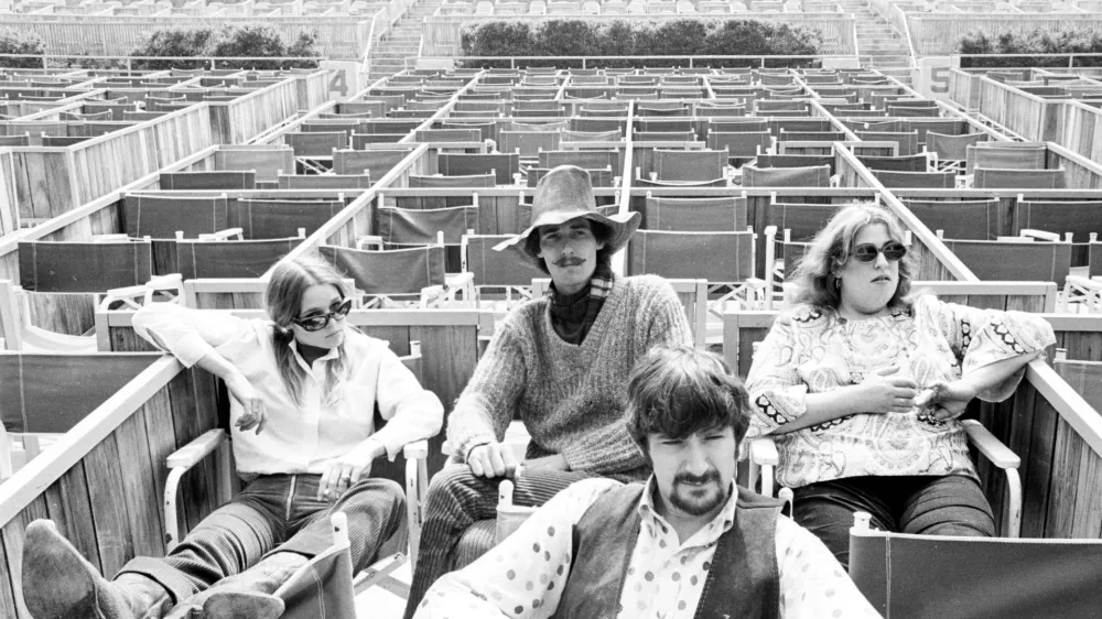 The Mamas And The Papas: John Phillips, Mama Cass, Michelle Phillips in Denny Doherty 2. aprila 1966 v Los Angelesu. Foto Getty Images